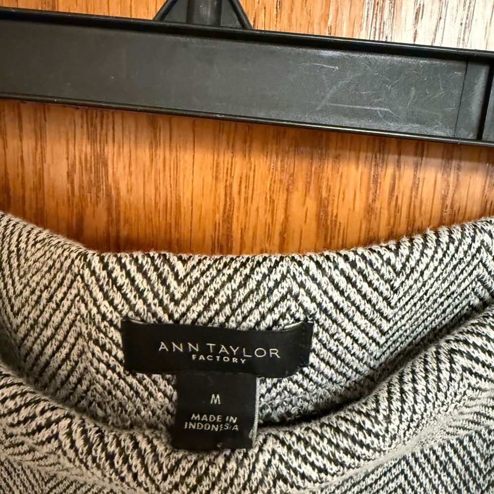 Ann Taylor Factory Black & Cream Herringbone Pull On Skirt